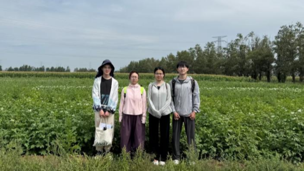 赴甘肃定西小分队实地考察进行中_副本.png