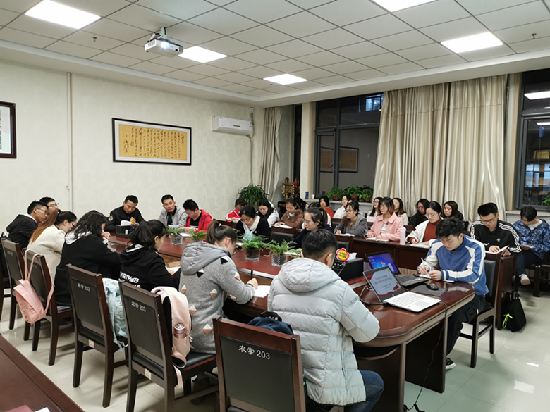 5f2ff3af11b34f2092d11673fb304ef6.png 吴清华讲专题党课_副本.png