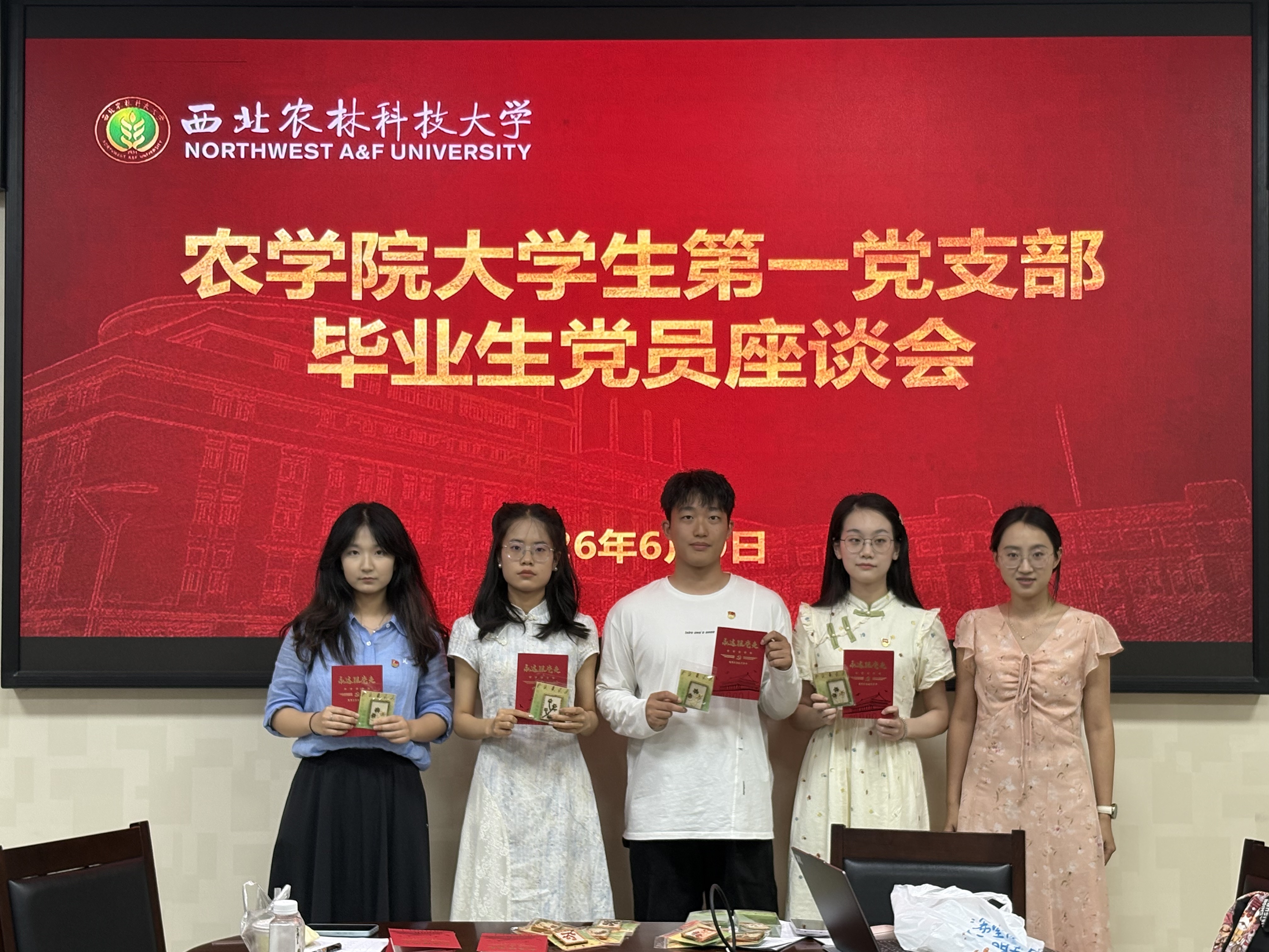 2D72921ED7E5BEF83C21F40BE7DB2E9E.jpg