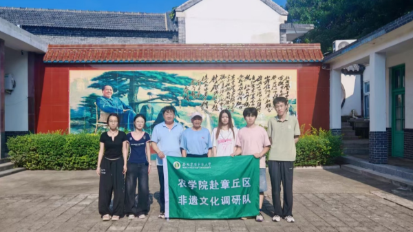 图 1  实践队民俗调研集体合影_副本.png